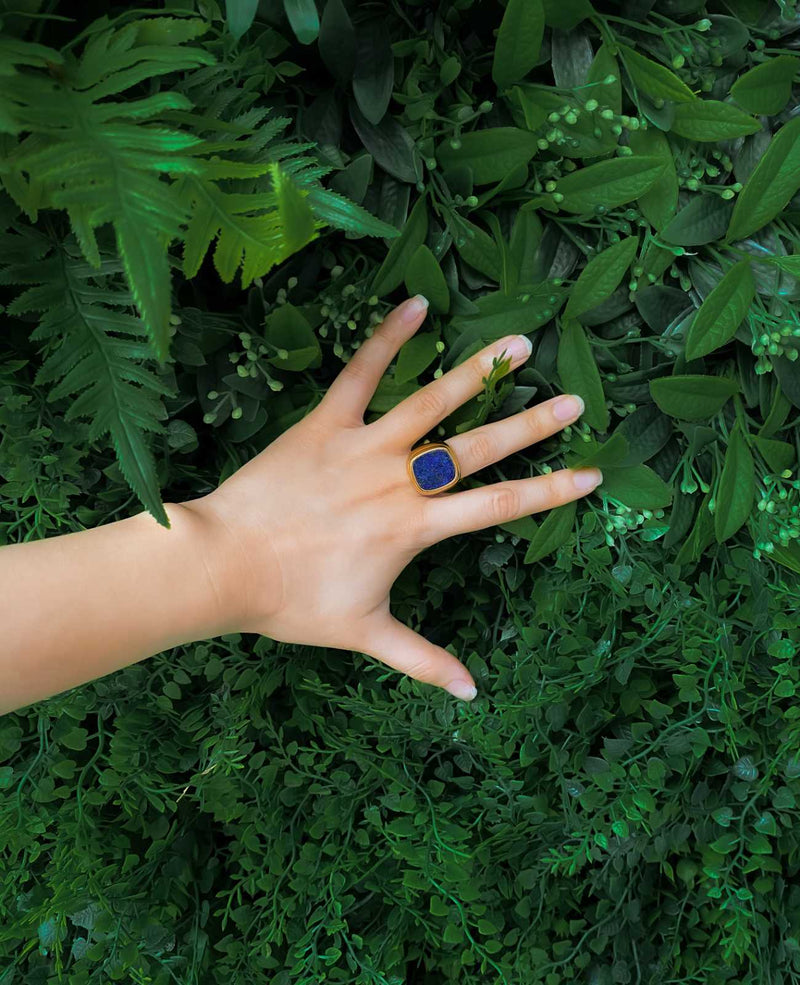 Azure-blue-stone-gold-ring