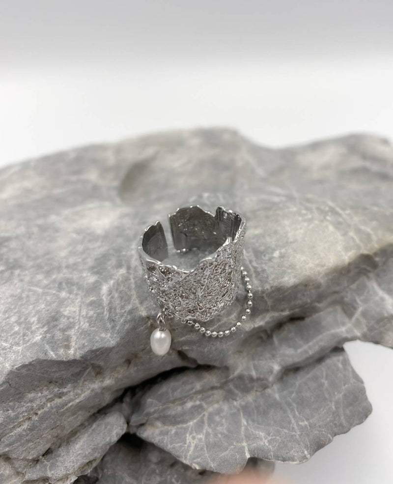 quinn-silver-pearl-ring