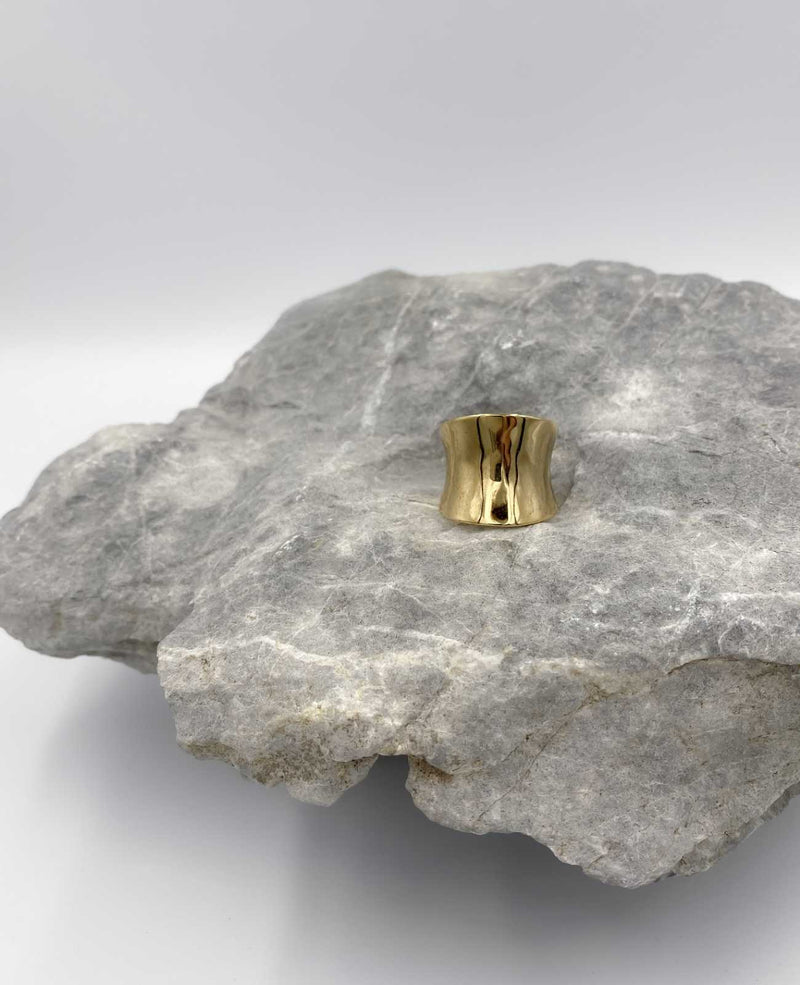 chloe-gold-curve-ring