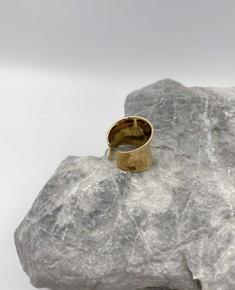 chloe-gold-curve-ring