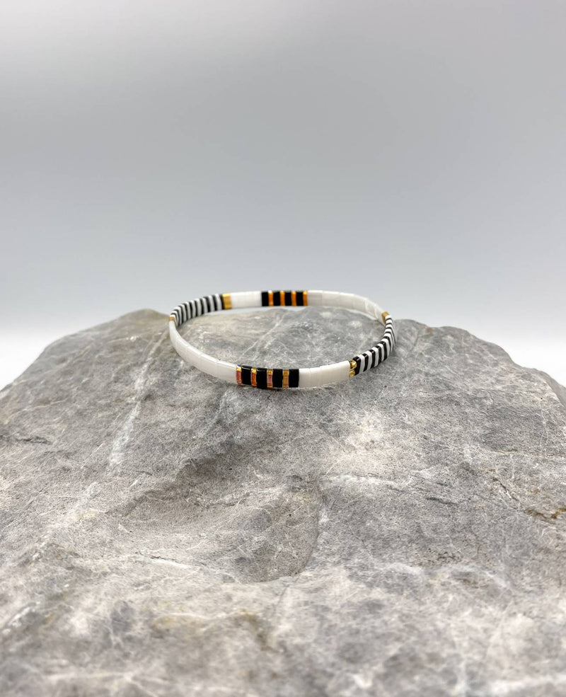 tilaclarrissa-bracelet-blackwhite-beads